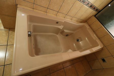 Casa à venda com 247m², 2 quartos e 2 vagasBanheiro da Suíte - Banheira