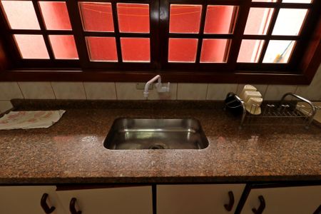 Casa à venda com 247m², 2 quartos e 2 vagasCozinha - Pia