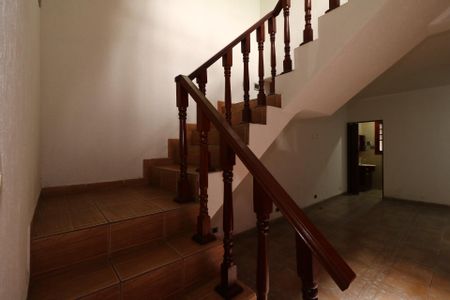 Casa à venda com 247m², 2 quartos e 2 vagasEscada