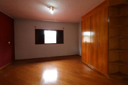 Casa à venda com 247m², 2 quartos e 2 vagasQuarto