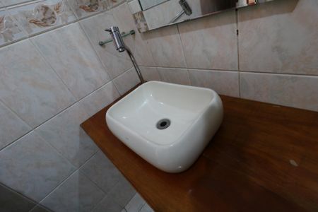 Casa à venda com 247m², 2 quartos e 2 vagasBanheiro Social - Pia