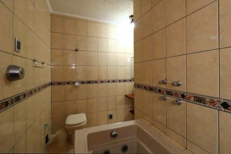 Casa à venda com 247m², 2 quartos e 2 vagasBanheiro da Suíte