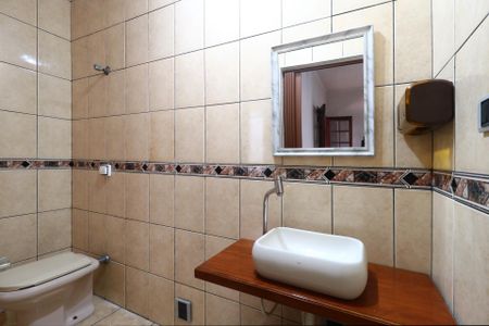 Casa à venda com 247m², 2 quartos e 2 vagasBanheiro da Suíte