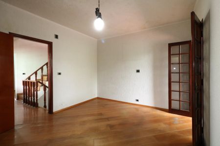 Casa à venda com 247m², 2 quartos e 2 vagasSuíte