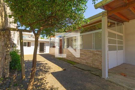 Casa à venda com 100m², 1 quarto e 2 vagas Casa à venda com 100m², 1 quarto e 2 vagasQuintal