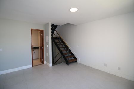 Casa de condomínio para alugar com 97m², 1 quarto e 1 vagaSala