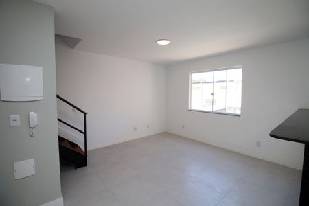 Casa de condomínio para alugar com 97m², 1 quarto e 1 vagaSala