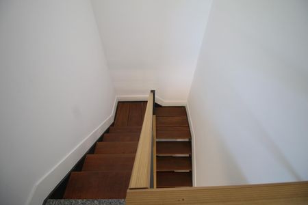 Casa de condomínio para alugar com 97m², 1 quarto e 1 vagaEscada