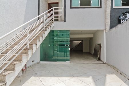 Casa à venda com 180m², 3 quartos e 5 vagas Casa à venda com 180m², 3 quartos e 5 vagasGaragem