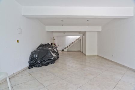 Casa à venda com 180m², 3 quartos e 5 vagas Casa à venda com 180m², 3 quartos e 5 vagasGaragem