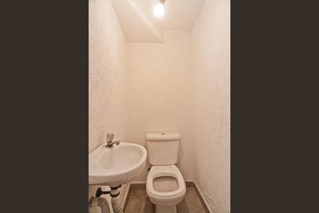 Casa à venda com 180m², 3 quartos e 5 vagas Casa à venda com 180m², 3 quartos e 5 vagasGaragem - banheiro