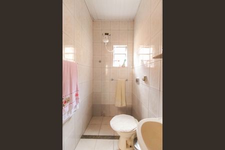 Casa à venda com 166m², 4 quartos e sem vaga Casa à venda com 166m², 4 quartos e sem vagaBanheiro Casa 1
