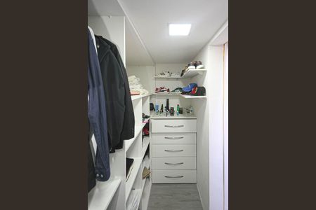Casa à venda com 220m², 3 quartos e 2 vagas Casa à venda com 220m², 3 quartos e 2 vagasCloset