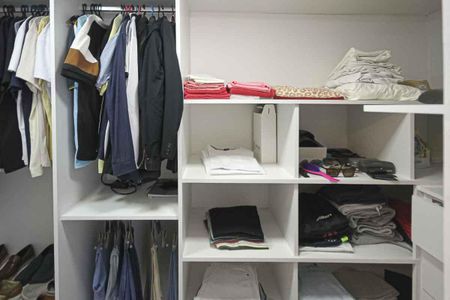 Casa à venda com 220m², 3 quartos e 2 vagas Casa à venda com 220m², 3 quartos e 2 vagasCloset