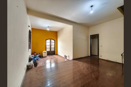 Casa à venda com 253m², 4 quartos e 1 vagaSala