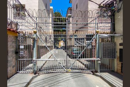 Casa à venda com 253m², 4 quartos e 1 vagaFachada e portaria