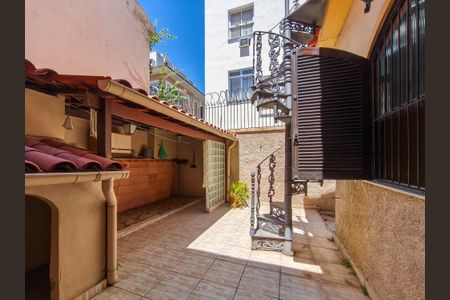 Casa à venda com 253m², 4 quartos e 1 vagaQuintal