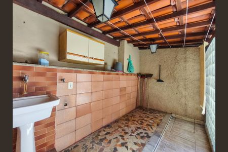 Casa à venda com 253m², 4 quartos e 1 vagaÁrea de Serviço