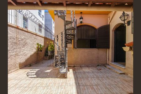 Casa à venda com 253m², 4 quartos e 1 vagaQuintal