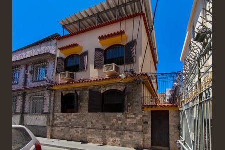 Casa à venda com 253m², 4 quartos e 1 vagaFachada e portaria