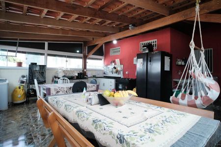 Casa à venda com 122m², 4 quartos e 1 vagavaranda