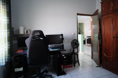 Casa à venda com 122m², 4 quartos e 1 vagaQuarto