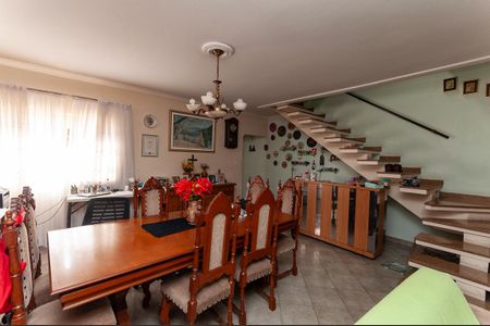 Casa à venda com 120m², 4 quartos e 2 vagas Casa à venda com 120m², 4 quartos e 2 vagasSala