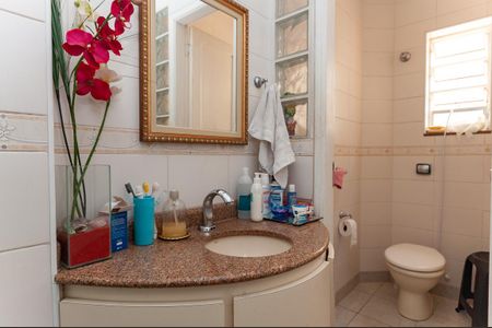 Casa à venda com 120m², 4 quartos e 2 vagas Casa à venda com 120m², 4 quartos e 2 vagasLavabo