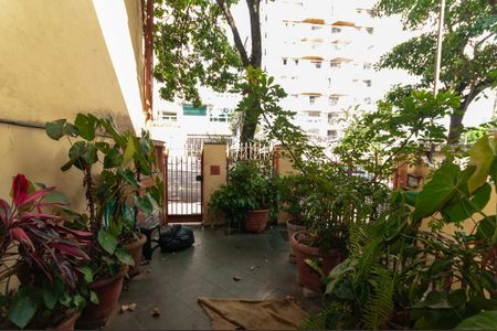 Casa à venda com 120m², 4 quartos e 2 vagas Casa à venda com 120m², 4 quartos e 2 vagasFachada