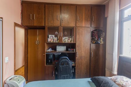 Apartamento à venda com 103m², 2 quartos e 1 vaga Apartamento à venda com 103m², 2 quartos e 1 vagaArmário do Quarto 1
