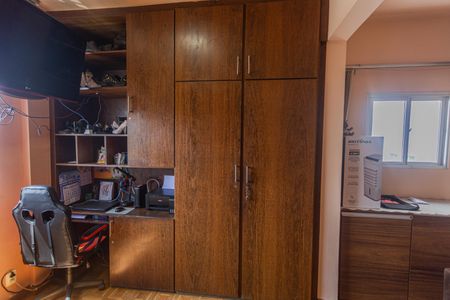 Apartamento à venda com 103m², 2 quartos e 1 vaga Apartamento à venda com 103m², 2 quartos e 1 vagaArmário do Quarto 2