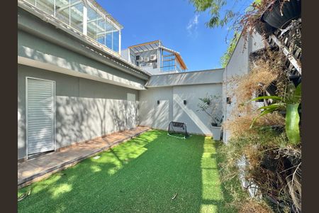 Casa de condomínio à venda com 320m², 4 quartos e 3 vagasÁrea externa