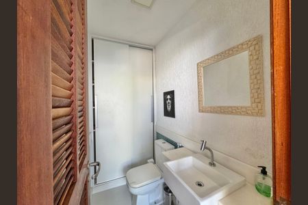 Casa de condomínio à venda com 320m², 4 quartos e 3 vagasÁrea externa - Lavabo