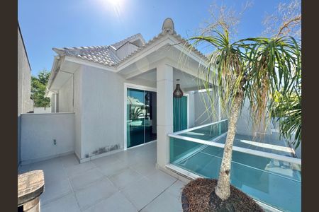 Casa de condomínio à venda com 320m², 4 quartos e 3 vagasSuíte 1 Master - Varanda