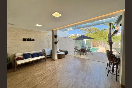 Casa de condomínio à venda com 320m², 4 quartos e 3 vagasÁrea externa