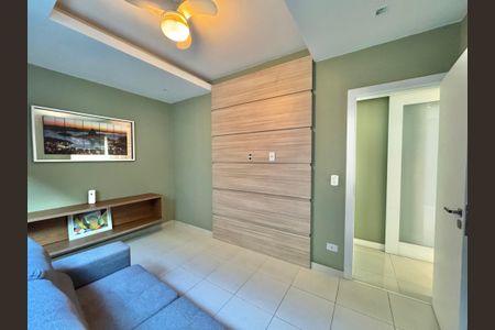 Casa de condomínio à venda com 320m², 4 quartos e 3 vagasSala de TV