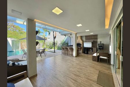 Casa de condomínio à venda com 320m², 4 quartos e 3 vagasÁrea externa