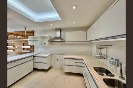 Casa de condomínio à venda com 320m², 4 quartos e 3 vagasCozinha