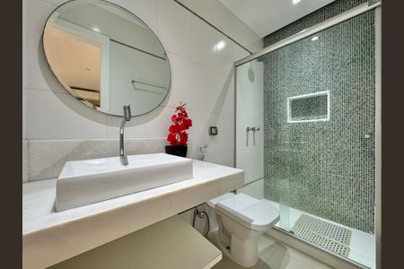 Casa de condomínio à venda com 320m², 4 quartos e 3 vagasBanheiro Social