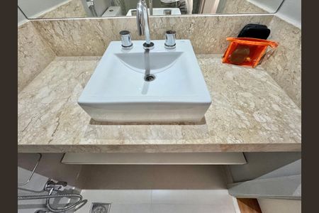 Casa de condomínio à venda com 320m², 4 quartos e 3 vagasBanheiro da Suíte 4