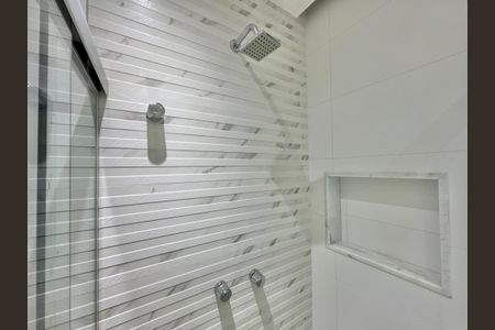 Casa de condomínio à venda com 320m², 4 quartos e 3 vagasBanheiro da Suíte 2