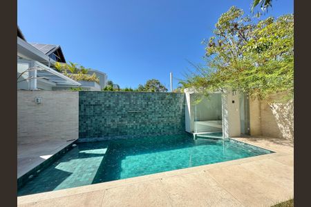 Casa de condomínio à venda com 320m², 4 quartos e 3 vagasÁrea externa