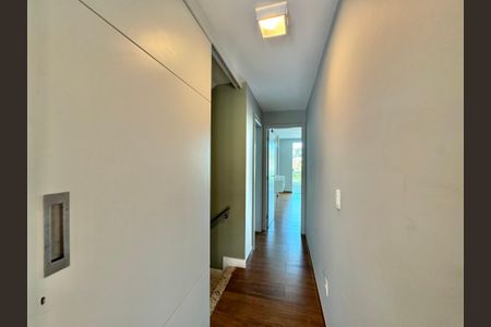 Casa de condomínio à venda com 320m², 4 quartos e 3 vagasCorredor