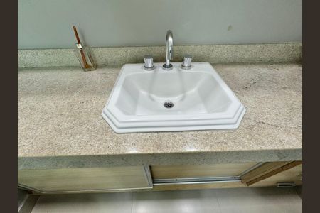 Casa de condomínio à venda com 320m², 4 quartos e 3 vagasBanheiro da Suíte Master