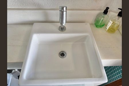 Casa de condomínio à venda com 320m², 4 quartos e 3 vagasÁrea externa - Lavabo