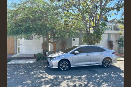 Casa de condomínio à venda com 320m², 4 quartos e 3 vagasFachada