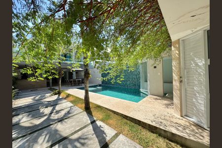 Casa de condomínio à venda com 320m², 4 quartos e 3 vagasÁrea externa