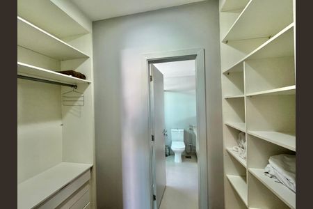 Casa de condomínio à venda com 320m², 4 quartos e 3 vagasSuíte 1 Master - Closet