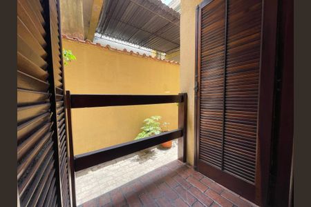 Casa à venda com 230m², 5 quartos e 3 vagas Casa à venda com 230m², 5 quartos e 3 vagasVaranda do quarto 3