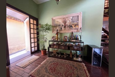 Casa à venda com 230m², 5 quartos e 3 vagas Casa à venda com 230m², 5 quartos e 3 vagasEntrada